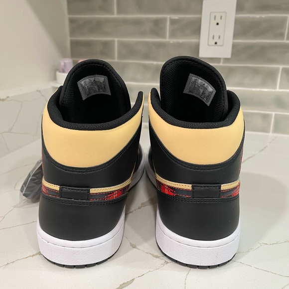 NIKE Air Jordan 1 Mid SE Sneakers. Men’s Size 10 Color Black Milticolor - Picture 5 of 12